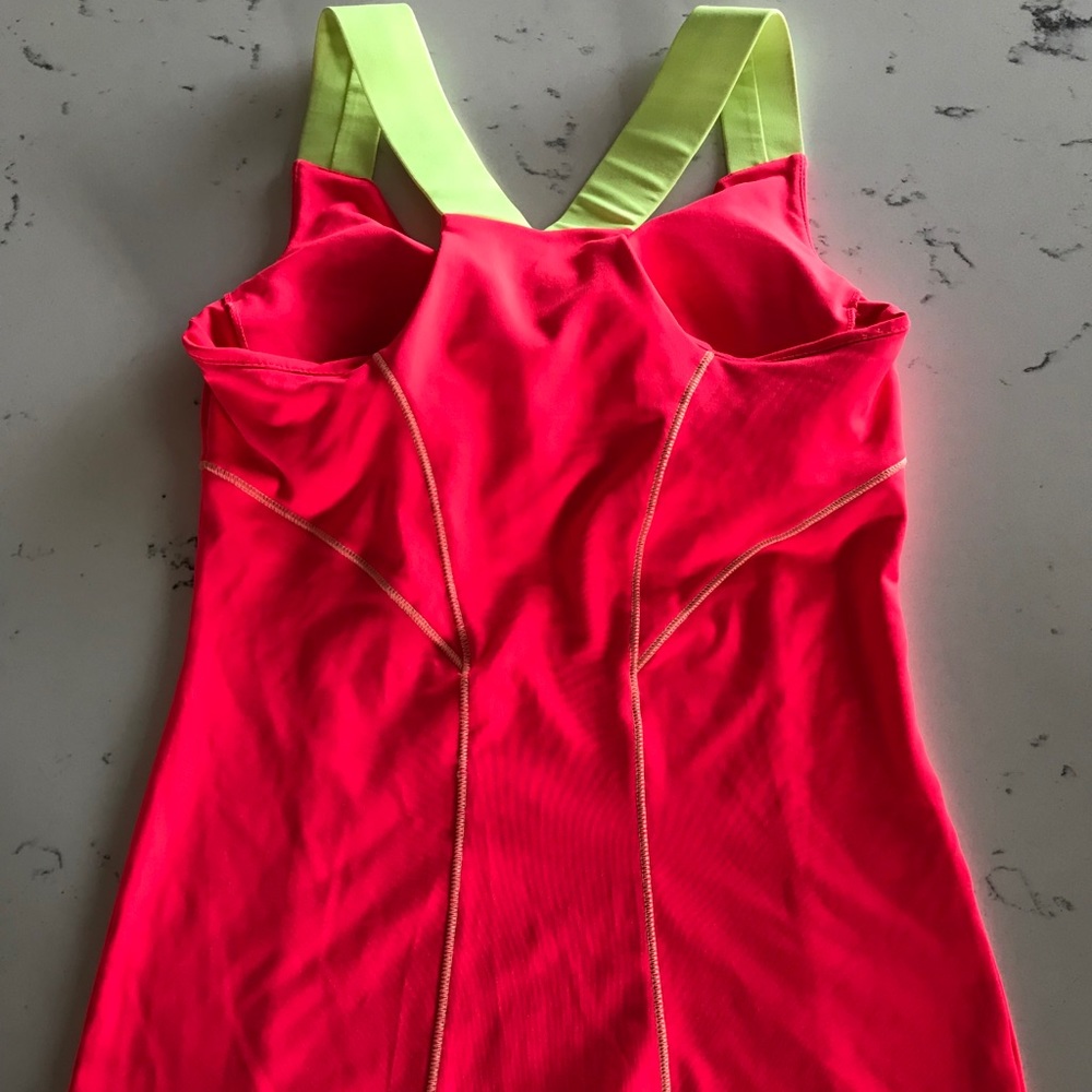 Workout top - Picture 2 of 4